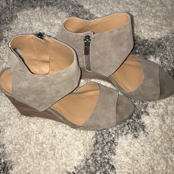Lucky Brand Shoes - Lucky Brand Peep toe Wedges